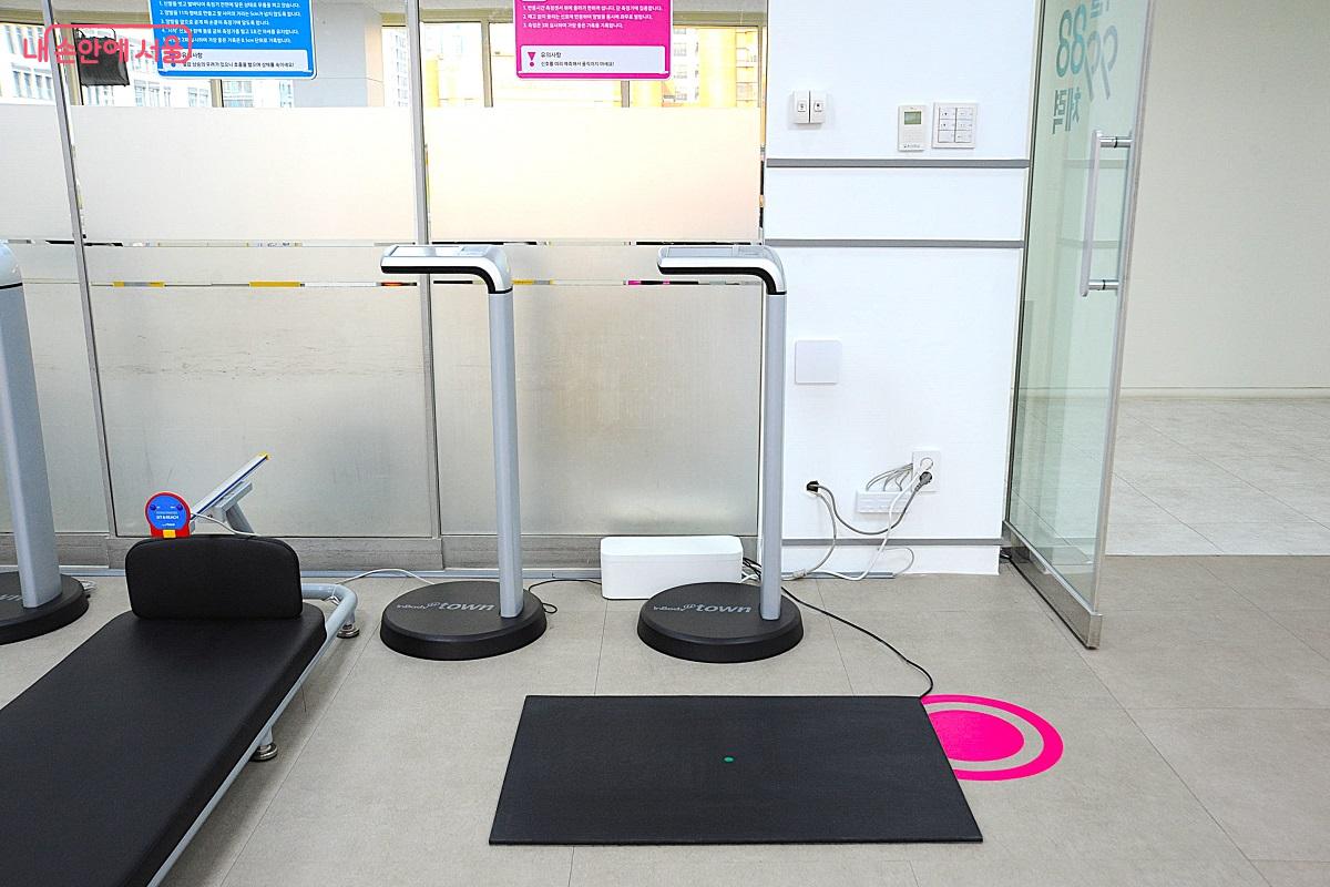 ‘반응시간 검사(성인)’와 ‘체공시간 검사(성인)’ 기구 ©조수봉