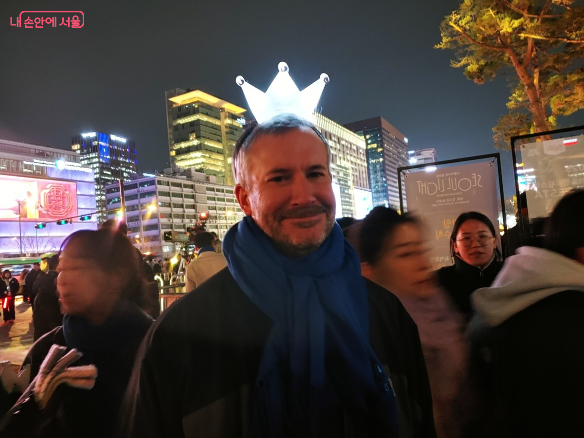 합창 무대에 오른 외국인도 뜻깊은 자리를 함께해서 기쁘다는 소감을 전했다. ©엄윤주