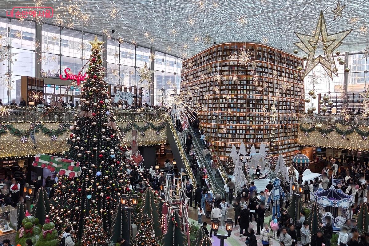 한 권의 팝업북처럼 종이로 꾸며진 동화 속으로 빠지는 시간이었다. &copy;김미선