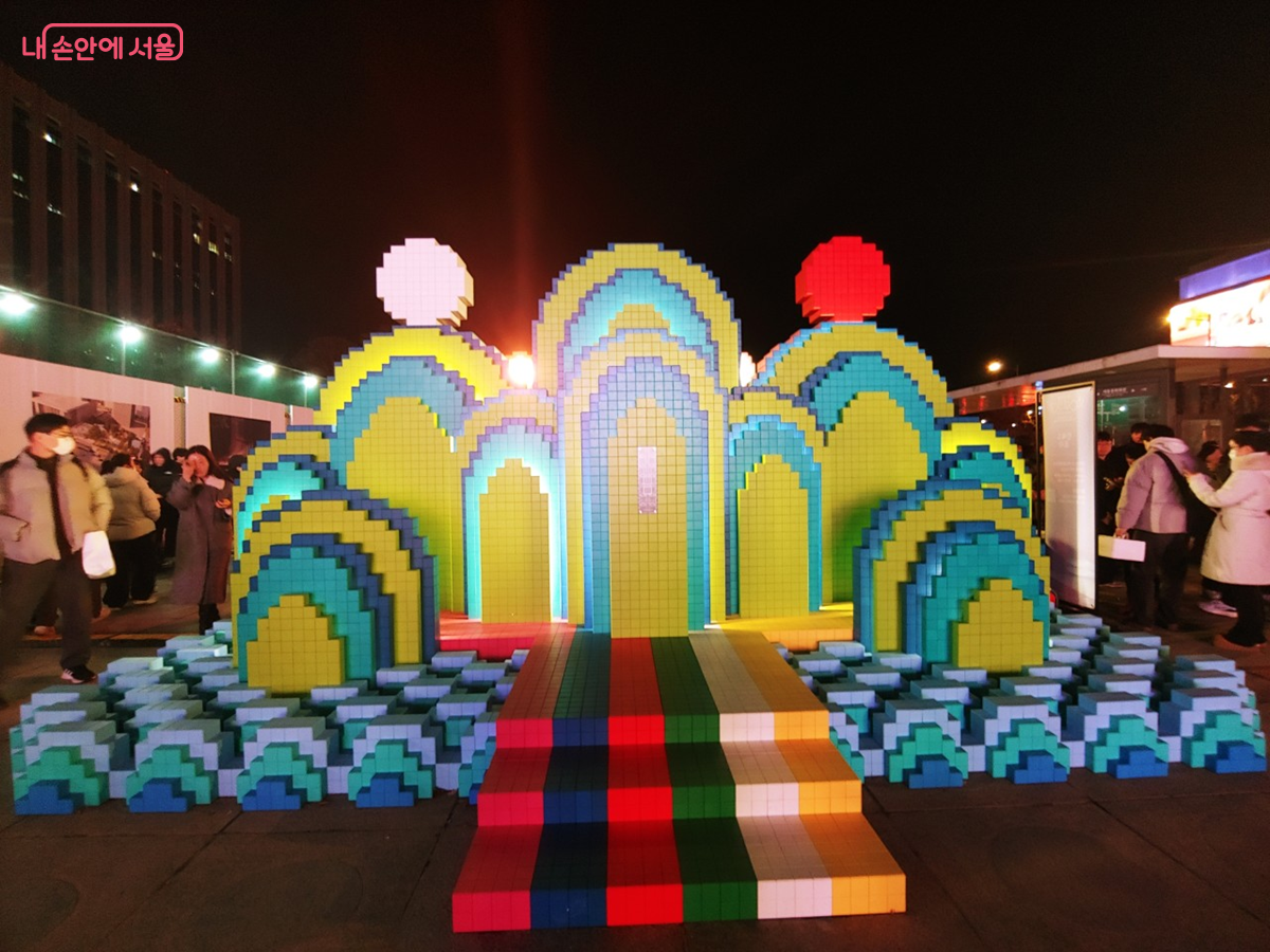 ‘케데헌’을 통해 전 세계적으로 널리 알려진 일월오봉도 조형물 ©엄윤주