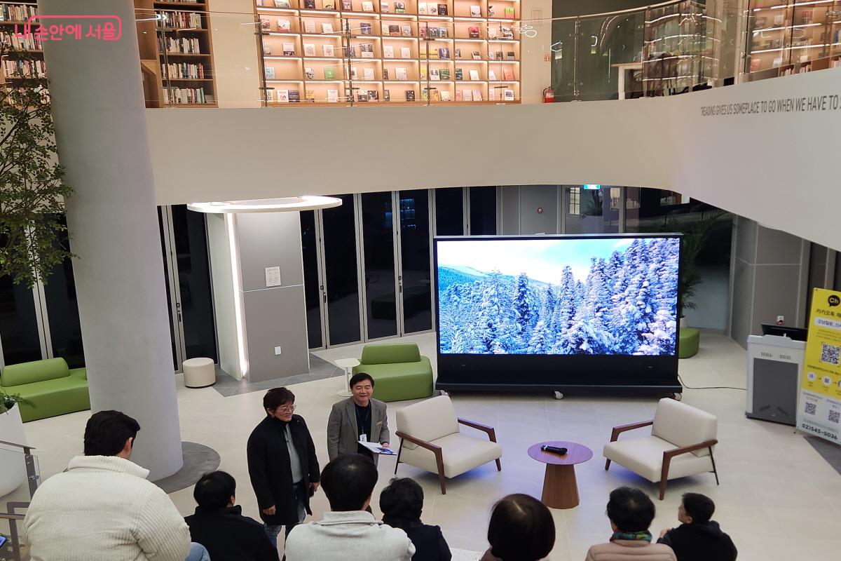 강남힐링센터 신사에서 열렸던 명사 강연에서 최재성 배우가 '세상 사는 이야기'를 들려주었다. &copy;윤혜숙