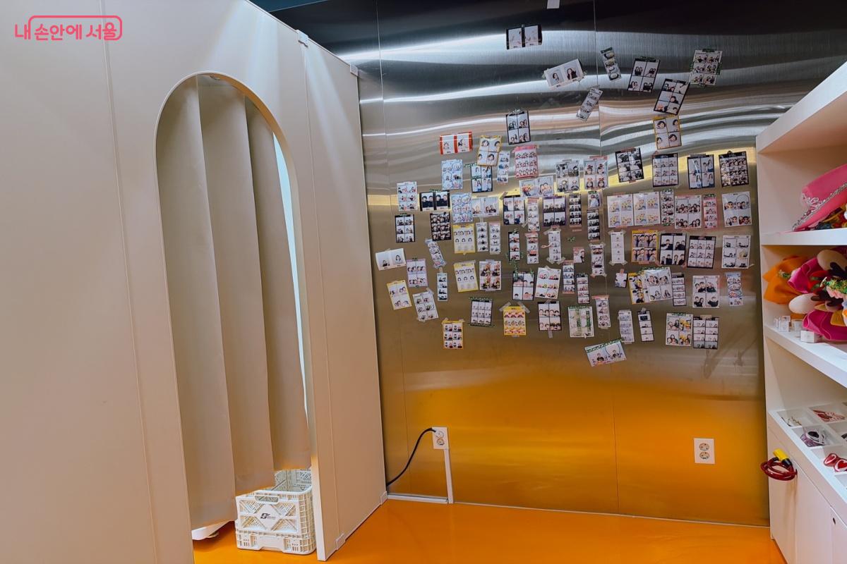 친구들과 추억을 남길 수 있는 네컷 사진관 ©노윤지