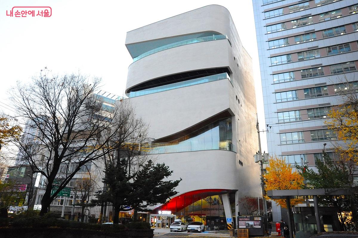 한국 영화를 대표하는 충무로에 ‘서울영화센터’가 개관했다. ©조수봉