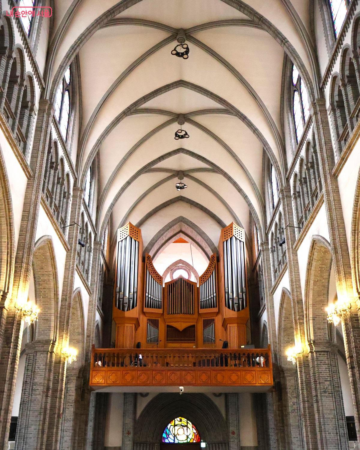 명동의 번화가 속에서도 고요함을 간직하고 있다. ©이봉덕