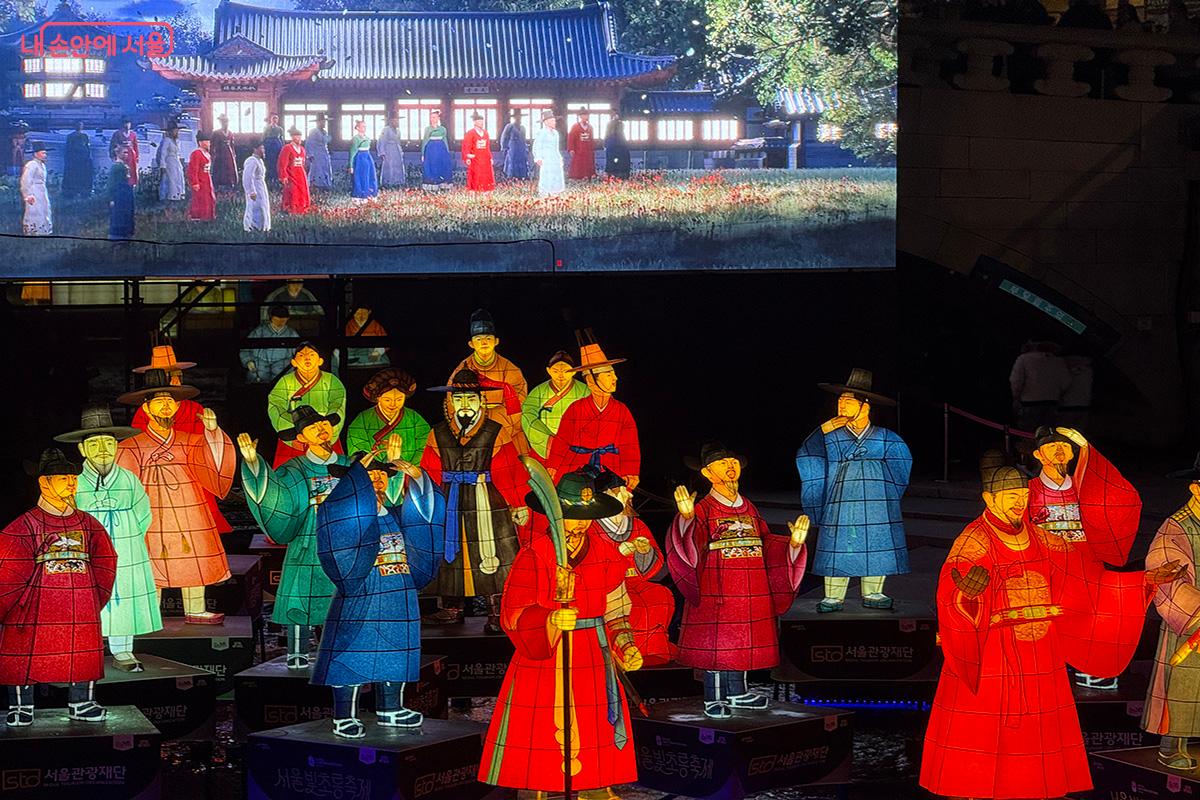 경복궁 건청궁의 첫 전등 점등 장면을 재현한 조형물 &copy;김미정