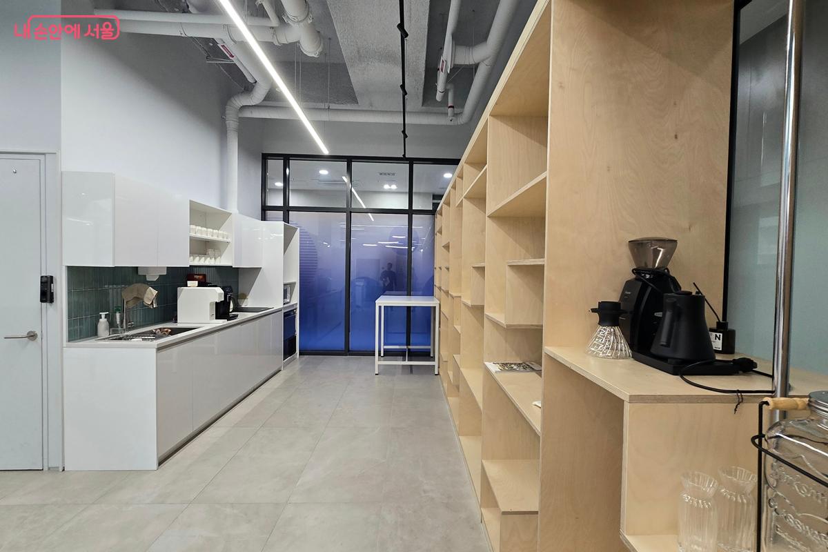 즉석판매제조&middot;가공업 허가를 받은 공유 주방이 있다. &copy;김윤경