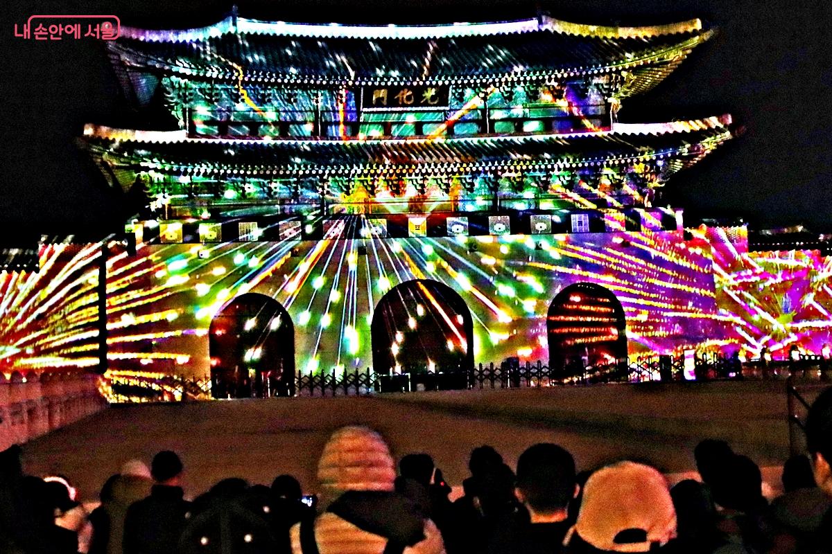 도시의 리듬과 감정을 새로운 빛의 언어로 풀어낸 빛의 향연이었다. &copy;정향선