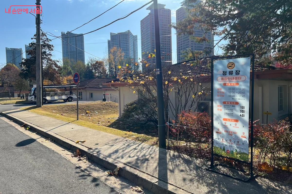 순환 셔틀 정류장 ©김수겸 