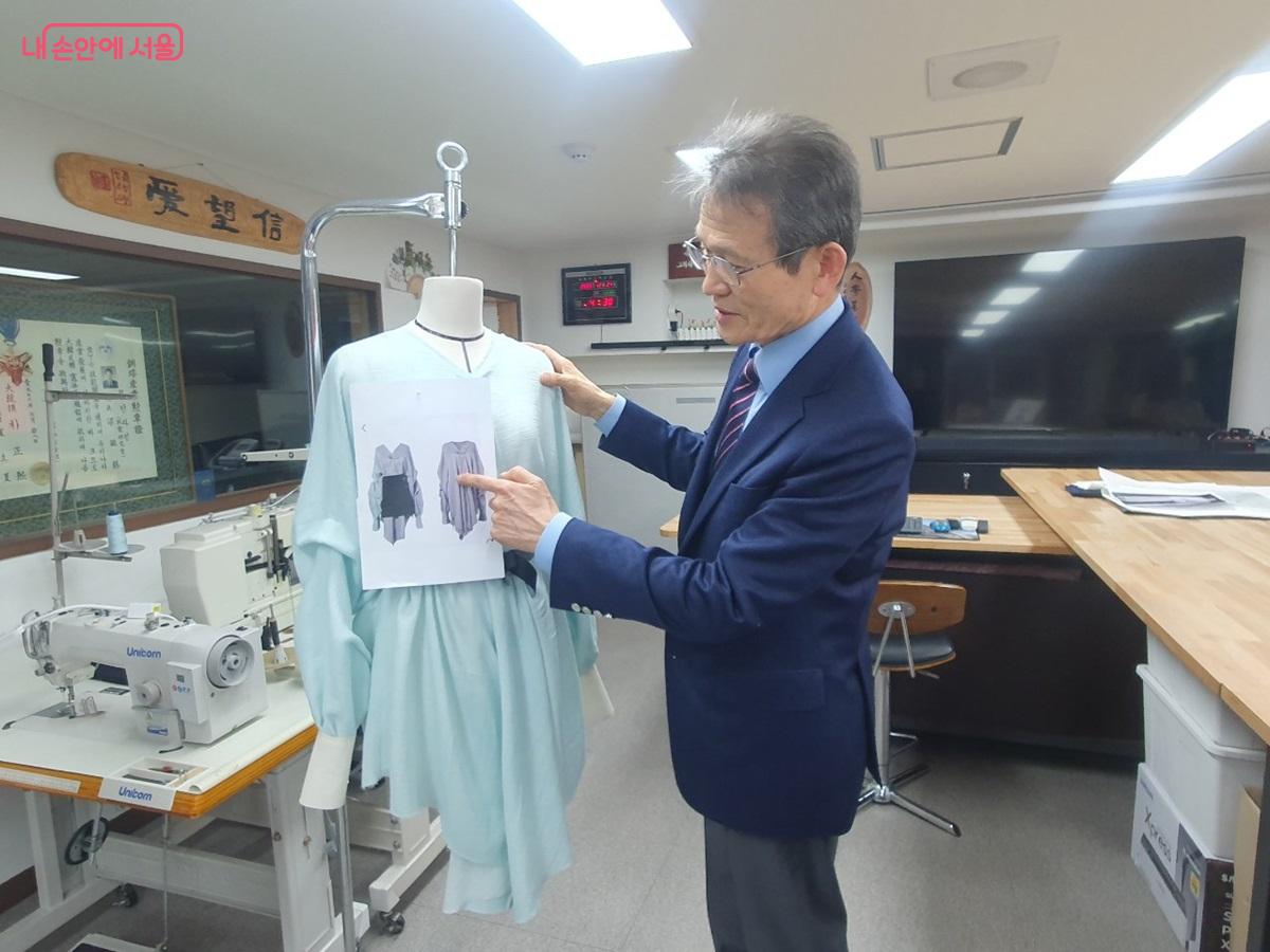 양민석 대표는 다양한 체형과 소재에 대응하기 위해 맞춤 의류 제작 기술 발전에 기여해 왔다. &copy;엄윤주