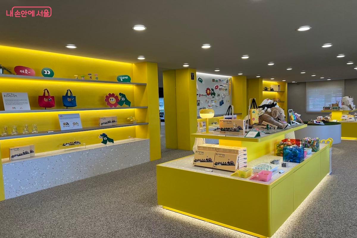 용산어린이정원의 각종 굿즈들이 눈에 띈다. ©김수겸 
