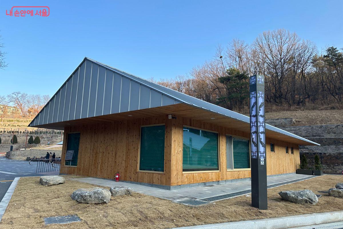 옹기를 빚을 수 있는 체험장이 마련되어 있다. ©김재형