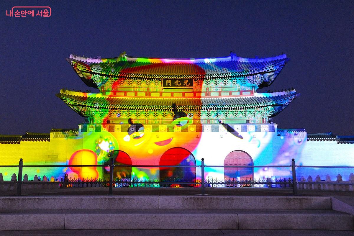 생동감 있는 색채로 젊은 감각을 전하고 있는 추수의 <자니?> &copy;조수봉