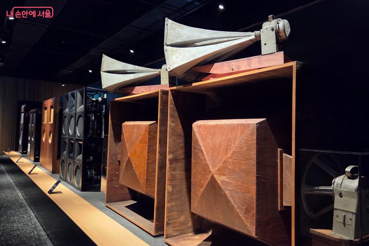 스피커는 오디오 신호를 들을 수 있도록 출력하는 장치다. &copy;김미선