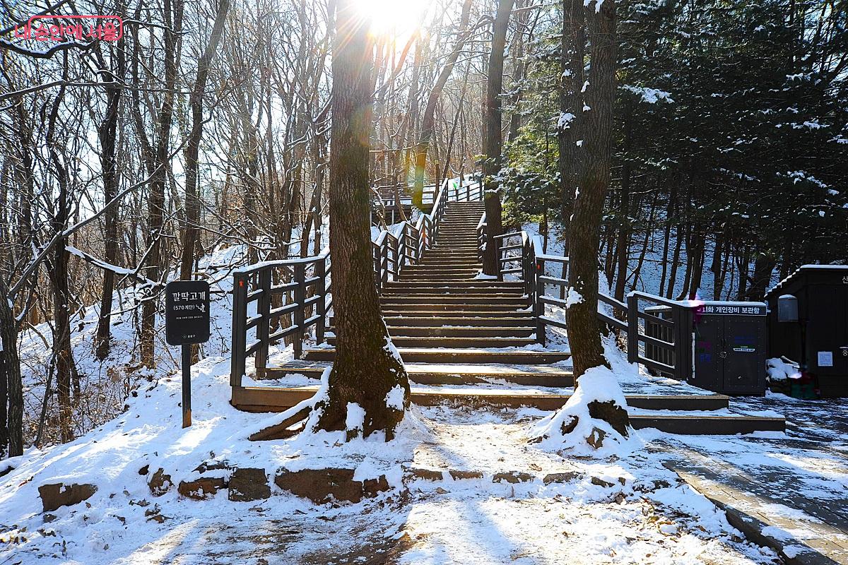 깔딱고개 570계단길 시작점 &copy;조수봉