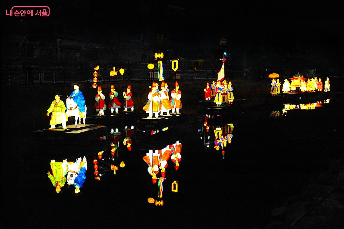 2024년 서울빛초롱축제 전시작 중 다시 보고 싶은 조형물 1위 작품인 &lsquo;어가행렬&rsquo; &copy;조수봉