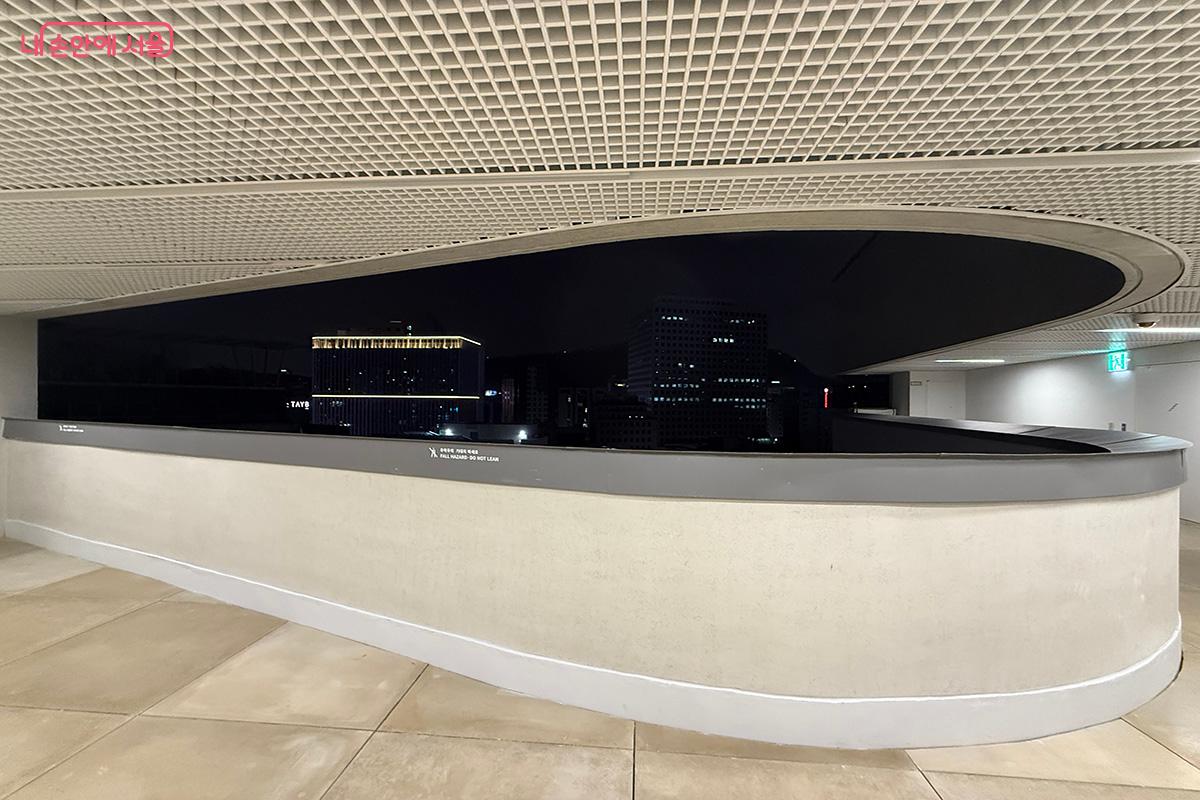 10층에서 볼 수 있는 충무로 야경 ©김미정