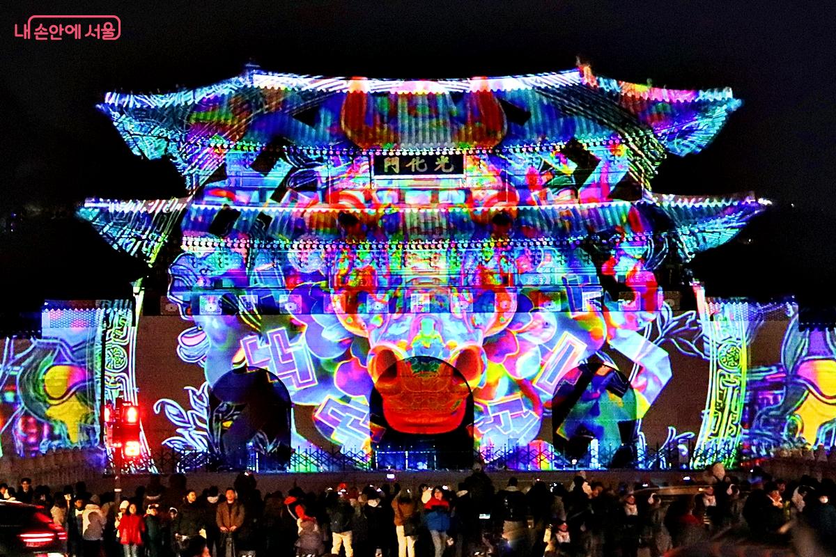 점등식에 이어 '서울라이트 광화문'의 밤이 화려하게 펼쳐졌다. &copy;정향선