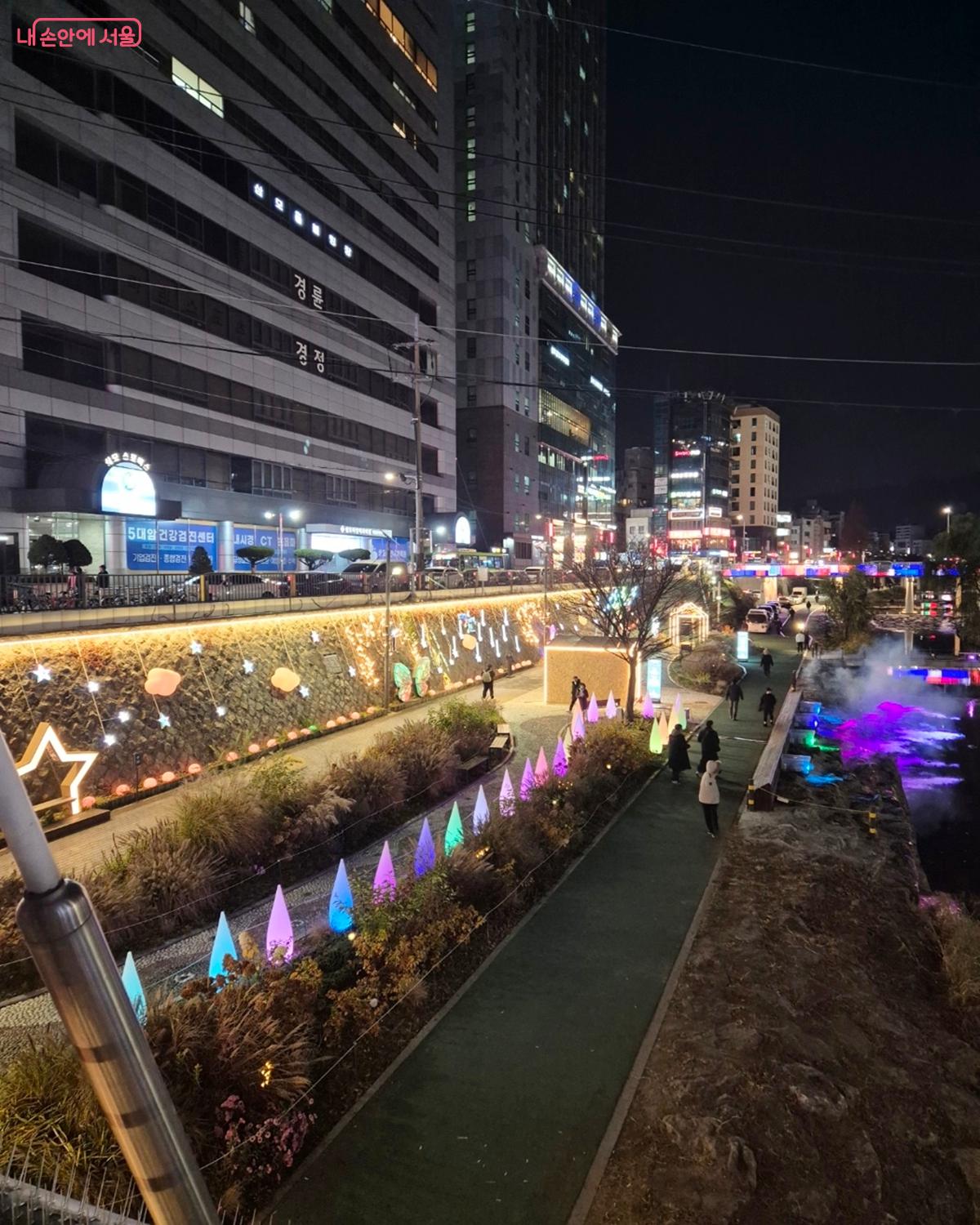 빛으로 물든 도림천의 겨울 정취를 느낄 수 있다. ©박근호