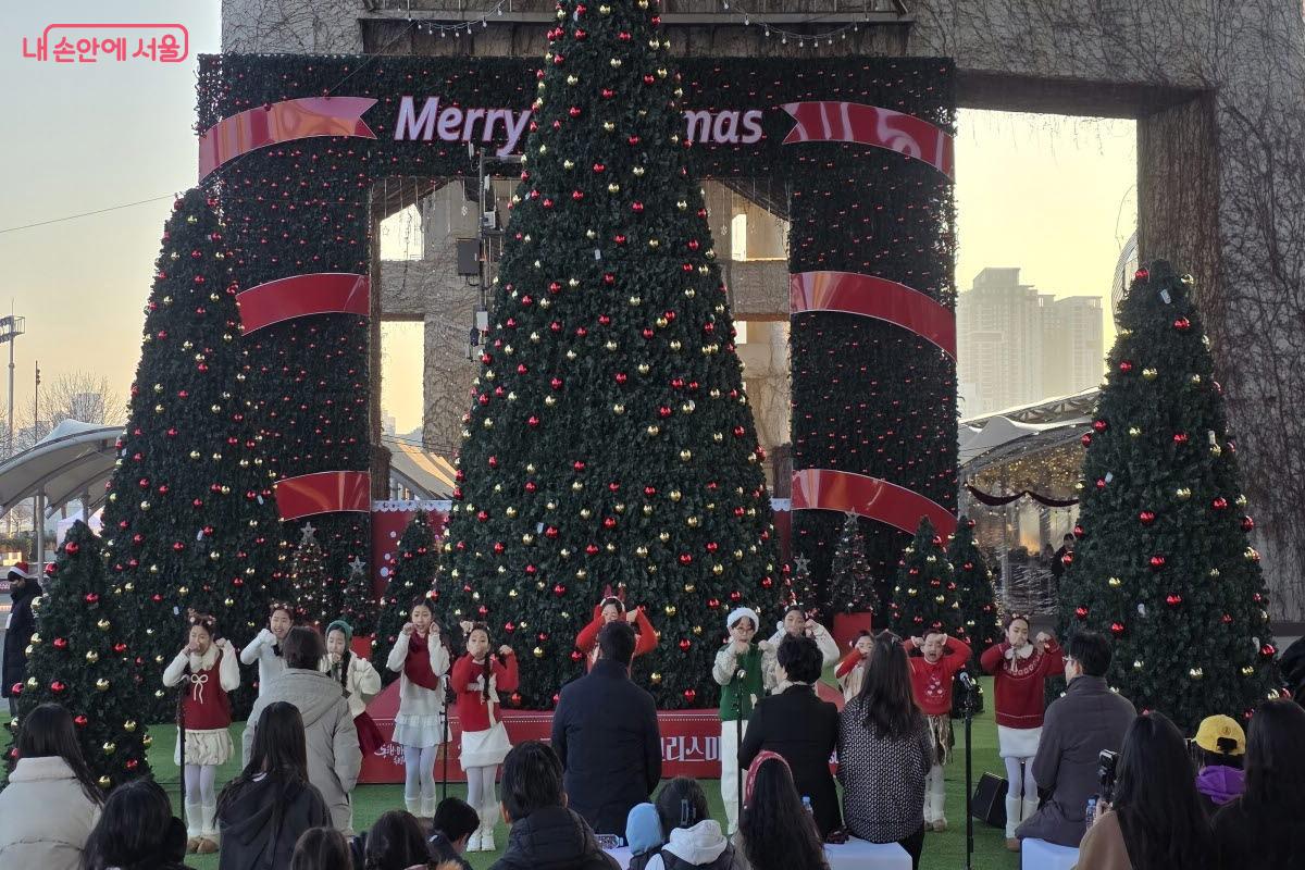 크리스마스 이브와 크리스마스 당일에도 공연이 예정돼 있다. ⓒ이선미