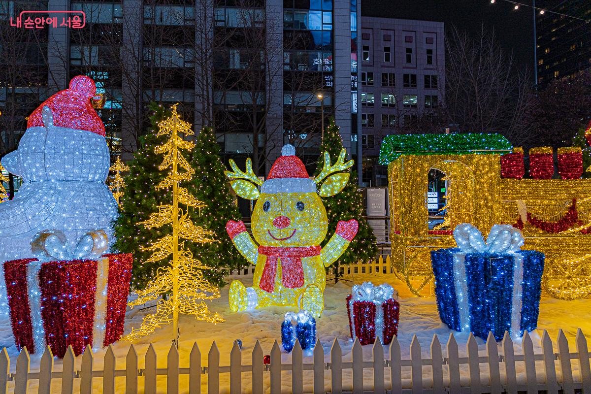 청계광장을 채운 '겨울, 청계천의 빛' &copy;김지연