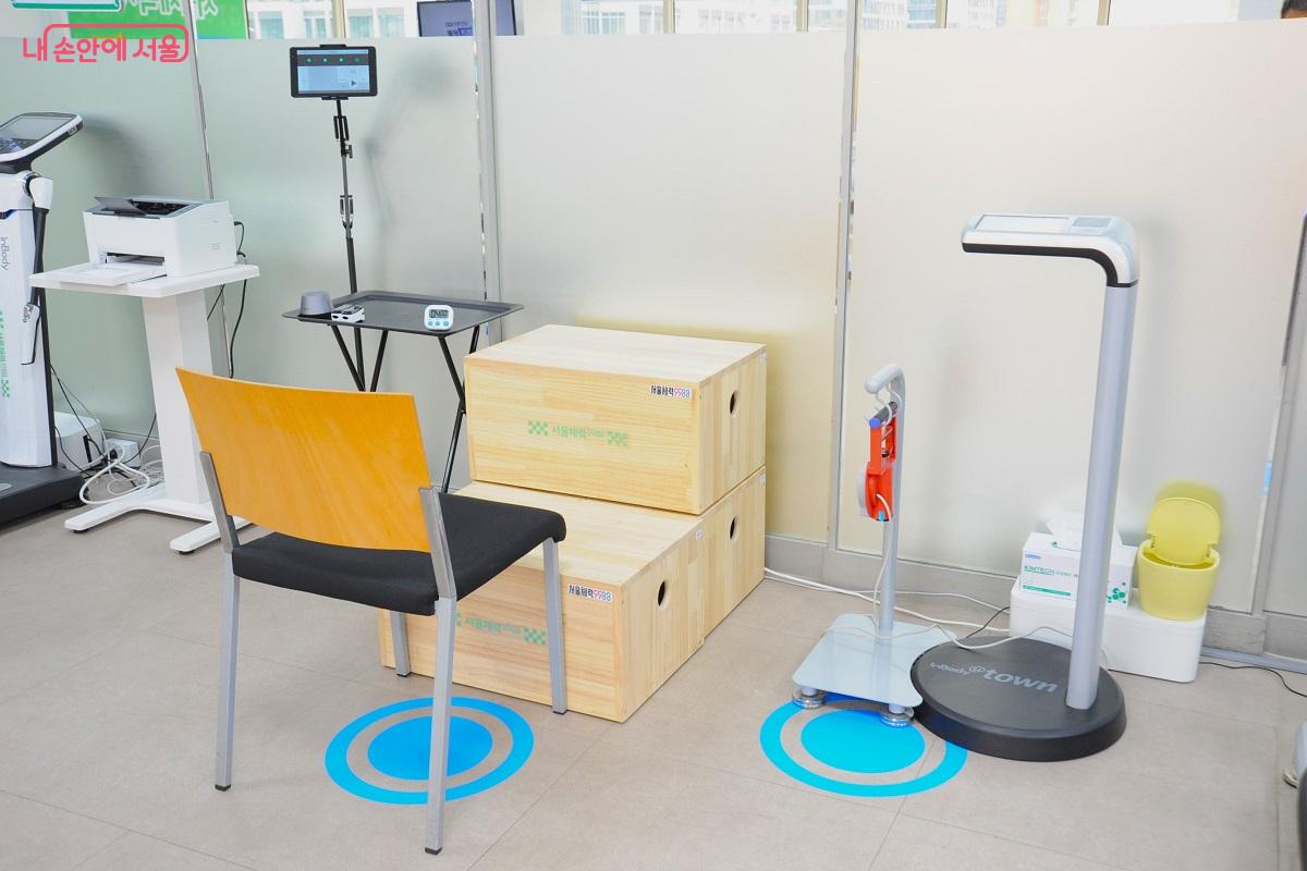 ‘YMCA 스텝검사(성인)’ 기구 ©조수봉