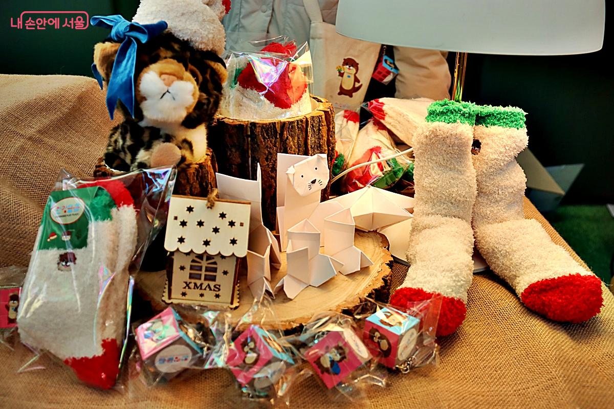 새롭게 돌아온 뚝섬 자벌레 개장기념 이벤트로 수면양말과 키링을 받을 수 있었다