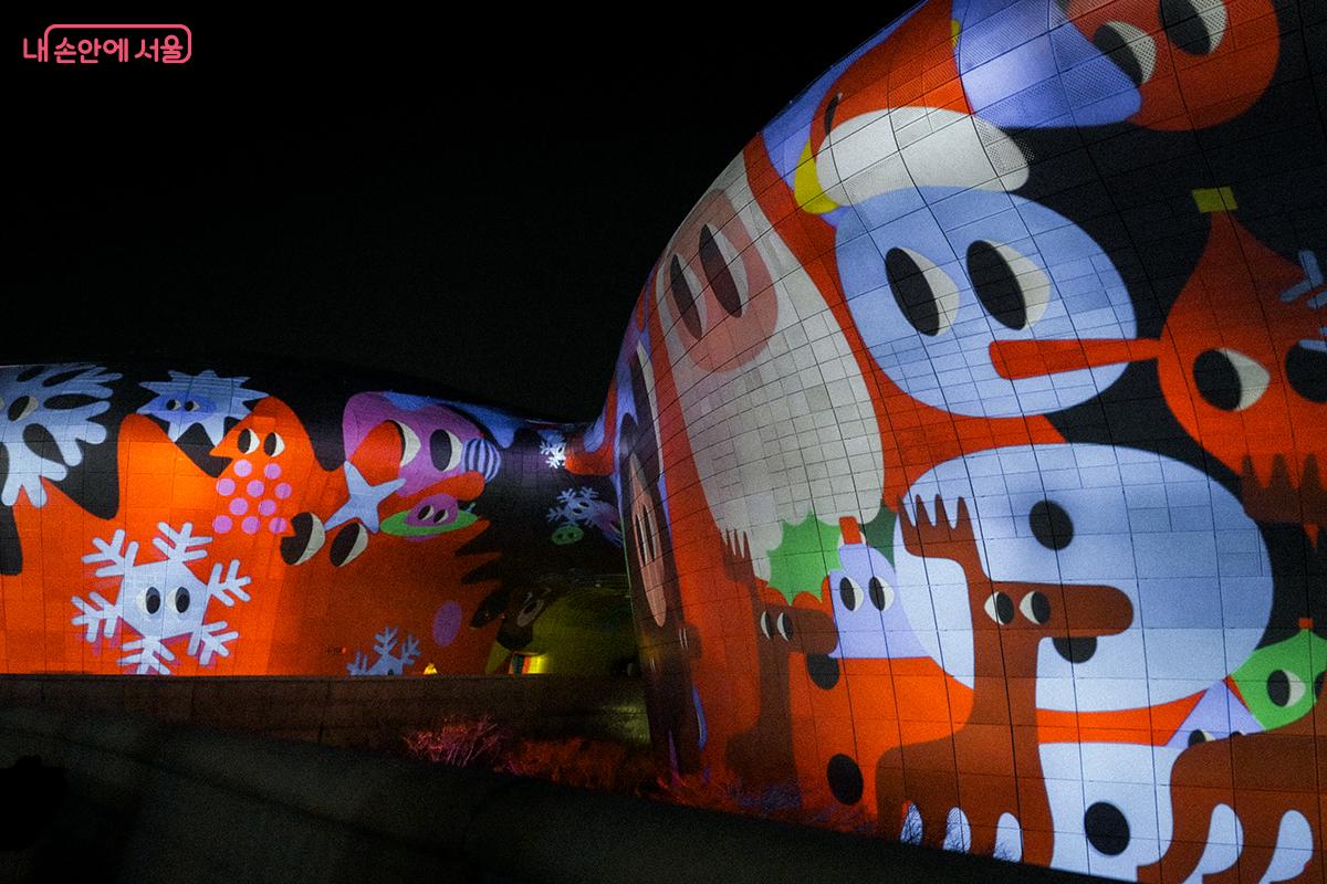 &lsquo;크리스마스 어드벤처&rsquo;에서는 이야이야앤프렌즈의 캐릭터가 겨울 감성을 한층 살린다. &copy;김아름