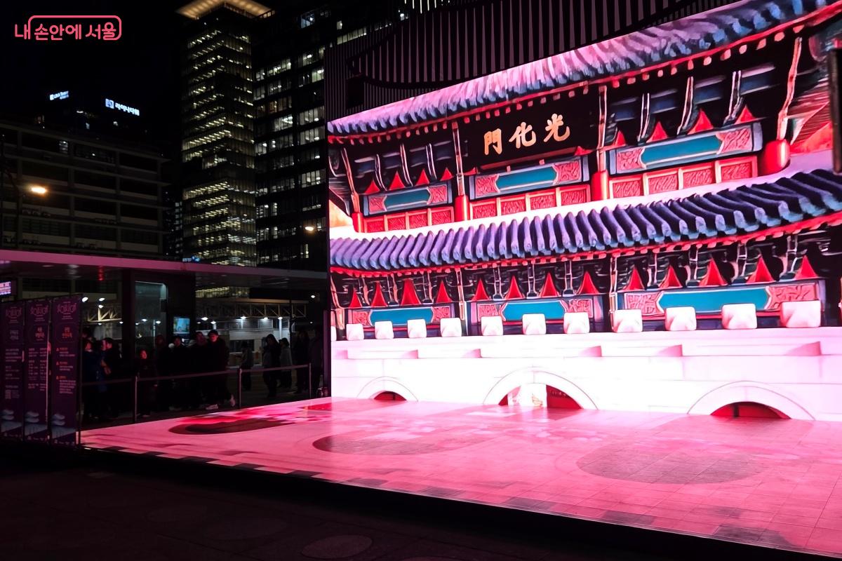 세종대왕 동상을 지나니 세종 파빌리온으로 영상을 만난다. &copy;김미선