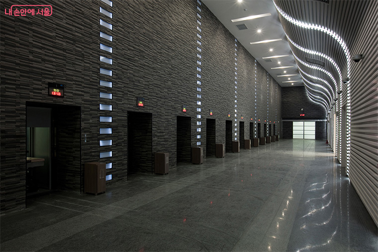 서울추모공원은 화장로와 유족 대기실 등 주요 시설을 지하화했다.
