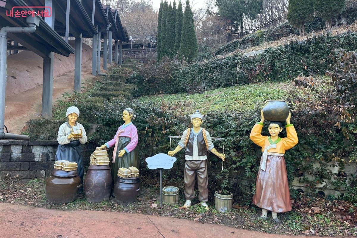 옹기테마공원에 설치된 조형물 ©김재형