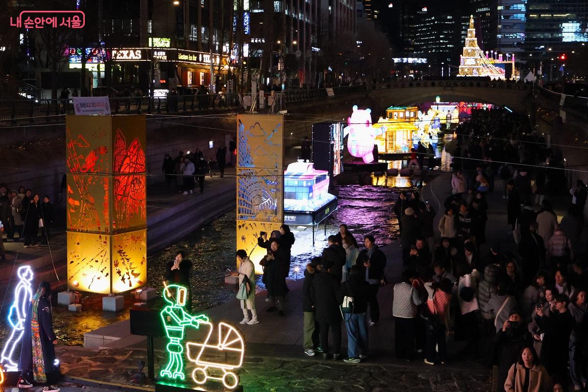 3구역(장통교~삼일교)에서는 '꿈을 담은 마법 같은 빛'을 표현하고 있다. &copy;이봉덕