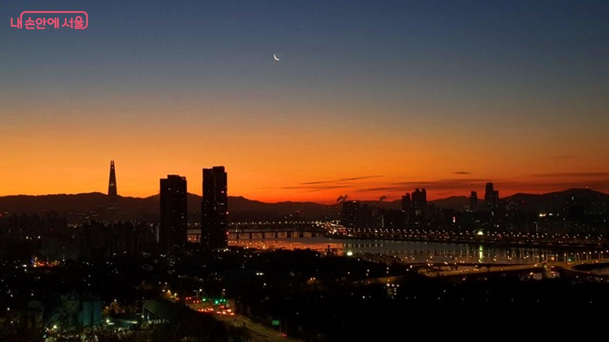 응봉산 팔각정에서 바라본 잠실 방향 일몰 풍경 ⓒ최용수