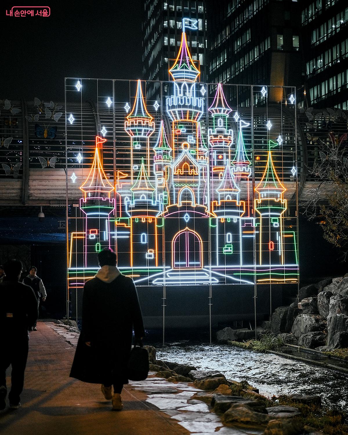 마법의성+나비의비행 ⓒ김아름