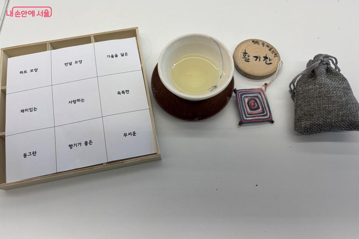 만들기 활동으로 완성된 키링과 향낭주머니 ©김아름