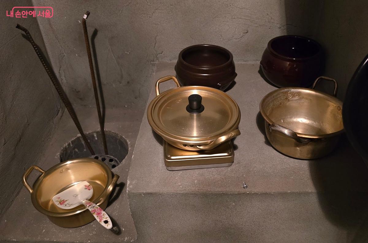 구로공단 노동자생활체험관 중 노동자들의 벌집 부엌 모습 &copy;조성희