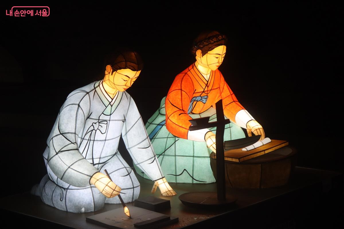 어머니와 함께 붓글씨를 공부하던 한석봉 이야기를 표현한 작품 &copy;조송연