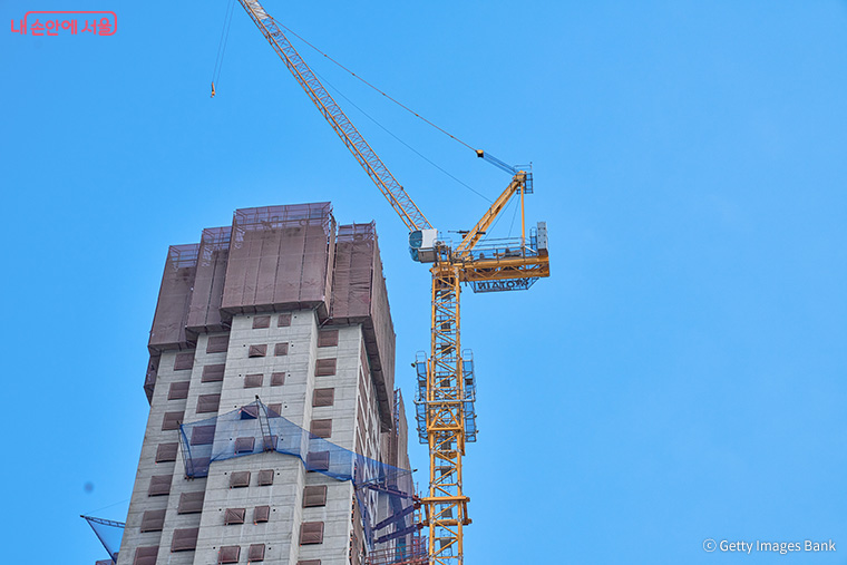 서울시가 30층 이상 고층건축물 건설현장 36개소를 대상으로 긴급 화재안전조사를 실시한다.