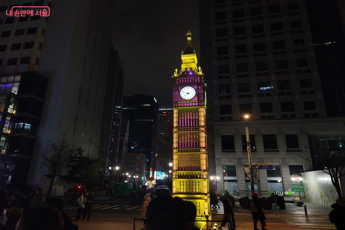 영국의 빅벤도 청계천에 모습을 드러냈다. &copy;이동영