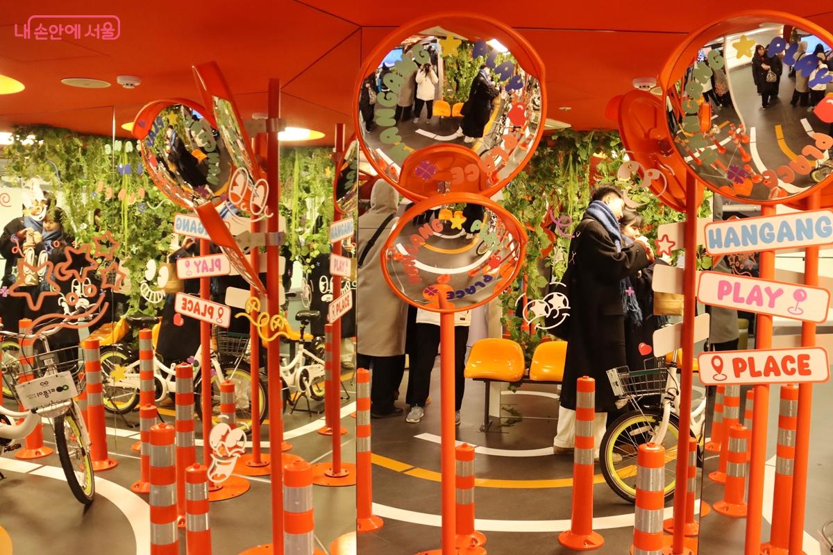 한강에서만 눈에 담을 수 있는 순간을 다양하게 사진으로 남길 수 있다 