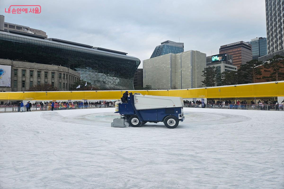 회차 당 1시간의 이용 시간이 끝나면 30분간 정빙 작업이 이루어진다. &copy;김진호