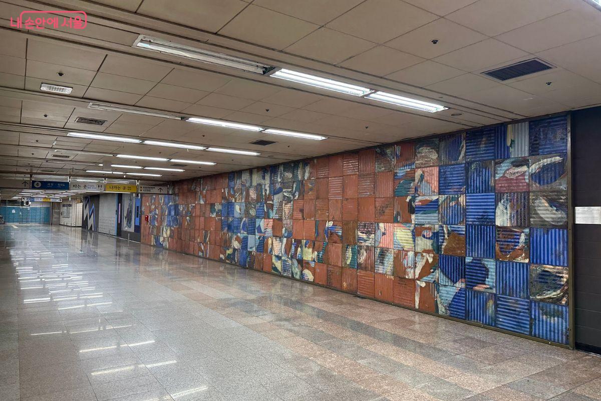 벽화로 장식된 삼각지역 ©김재형