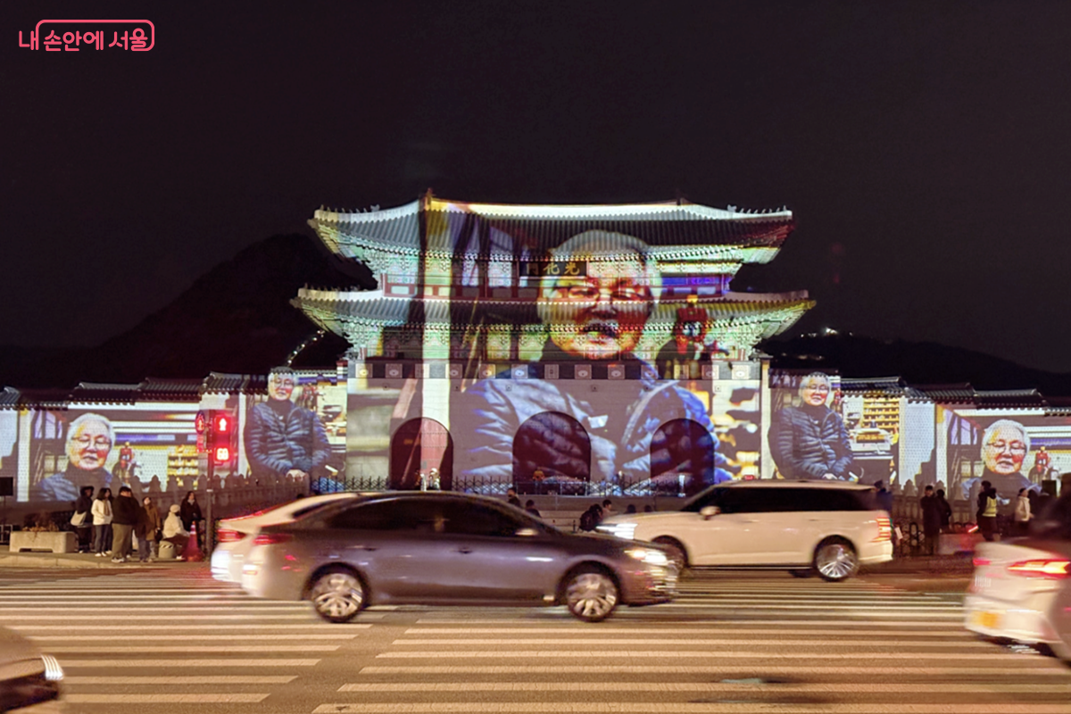 에이플랜컴퍼니의 &lsquo;빛의 향연&rsquo;을 선보인 광화문 미디어파사드 쇼 &copy;김경선