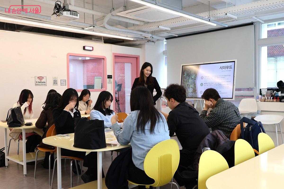 K-뷰티를 직접 체험하고 자신만의 아름다움을 가꿀 수 있는 복합문화 공간이다. ©이봉덕