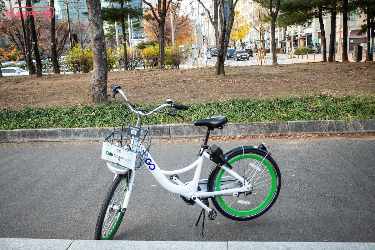 여의나루역이나 여의도역에서 따릉이를 대여받아 이동할 수 있다. &copy;이진형
