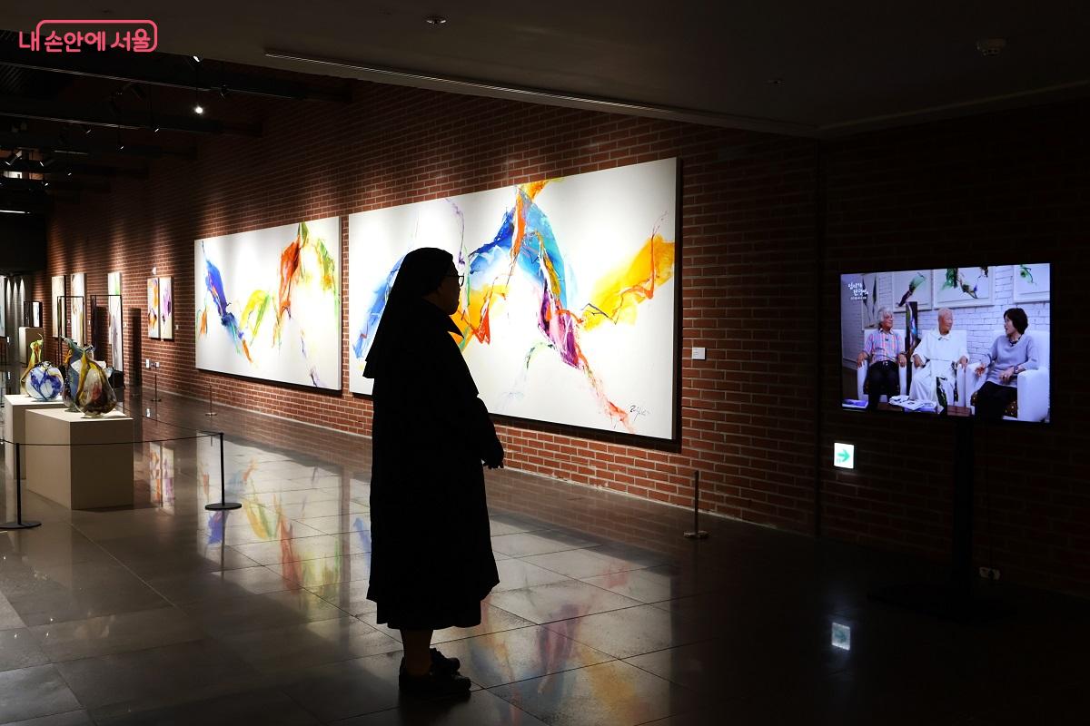 서소문성지 역사박물관 지하 2층 기획전시실, 특별기획 김인중 신부展, Light for Life &copy;이봉덕