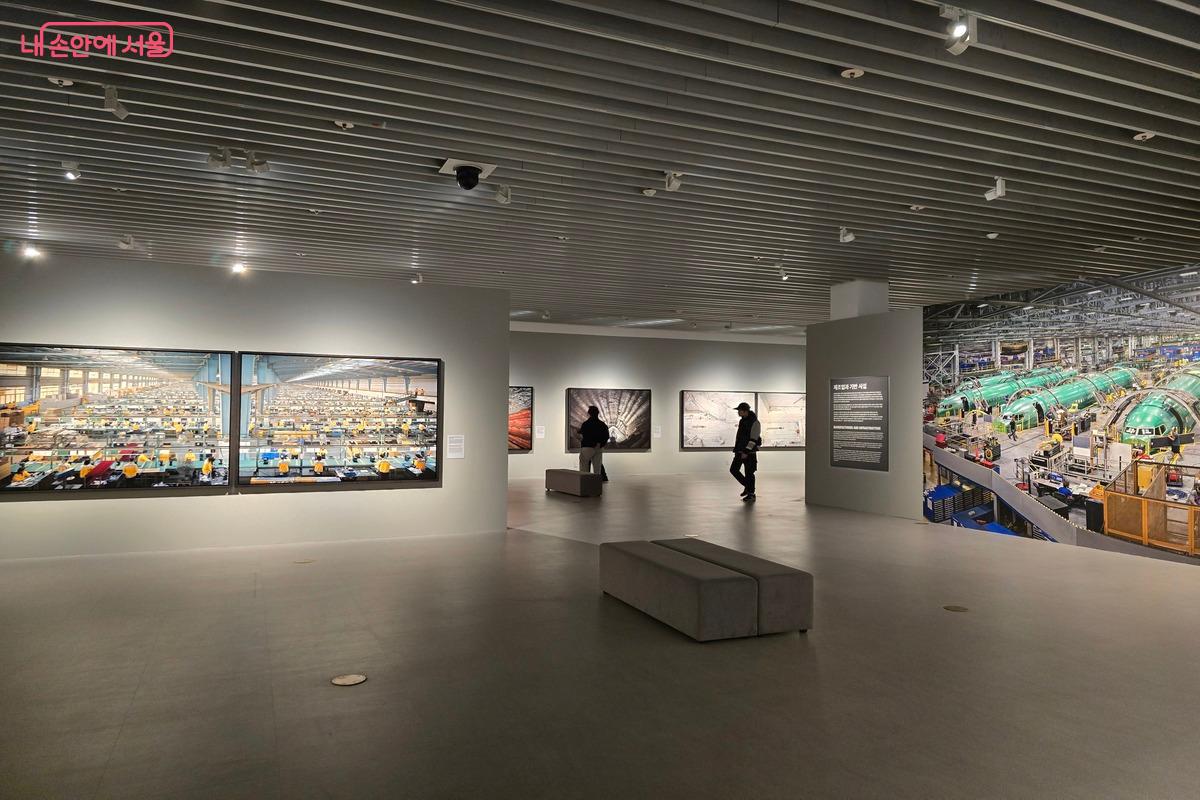 한국에서 열리는 최초의 전시 두 편을 관람하며 한 해를 마무리하는 시간을 가져 보자. ©김은주