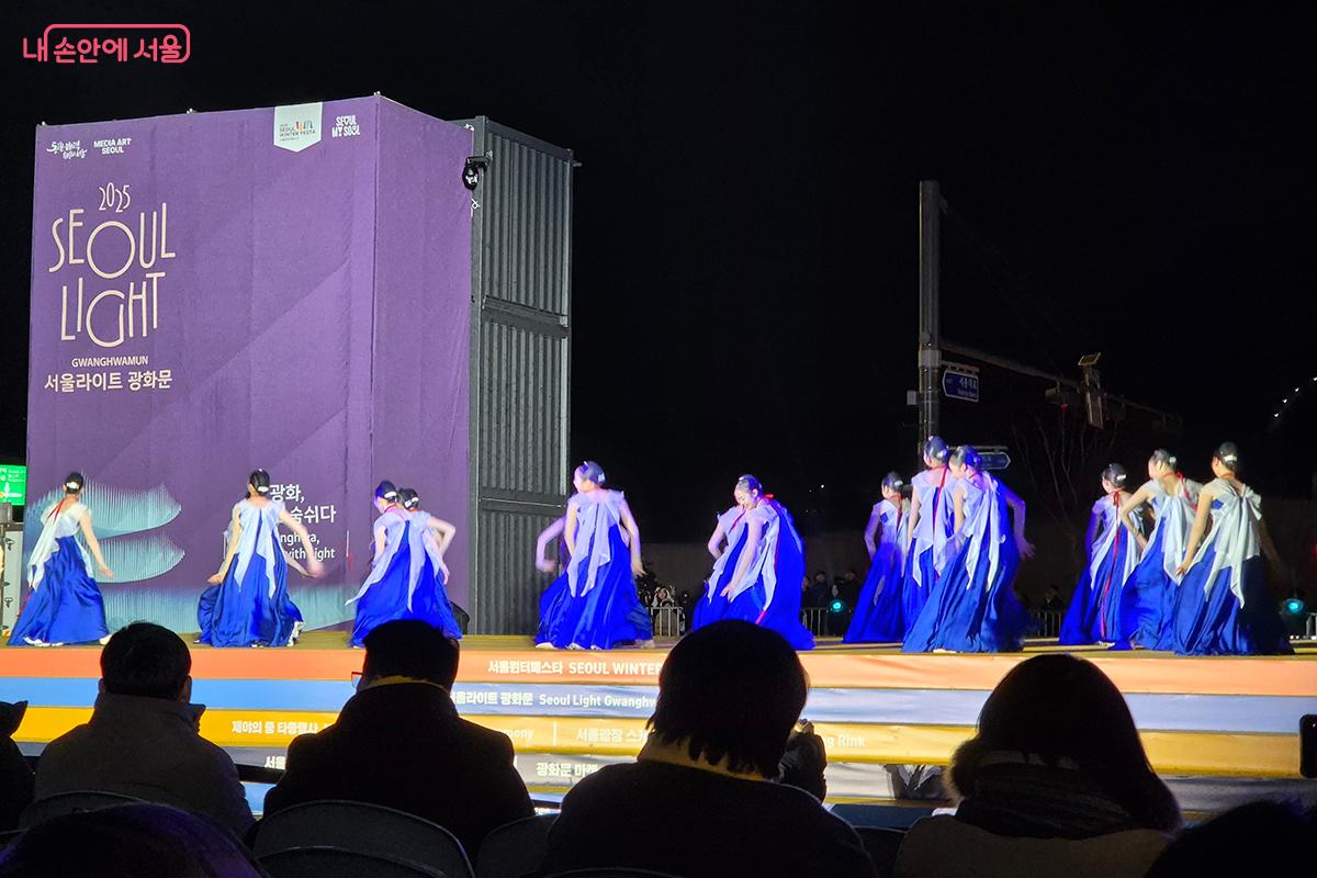 개막식은 시민들이 직접 참여하고 즐기는 &lsquo;시민 참여형 대축제&rsquo;의 시작을 알리는 다채로운 프로그램으로 진행되었다. &copy;이혜숙