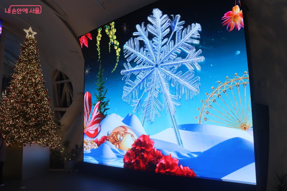 대형 LED 미디어월이 설치됐다. &copy;조송연