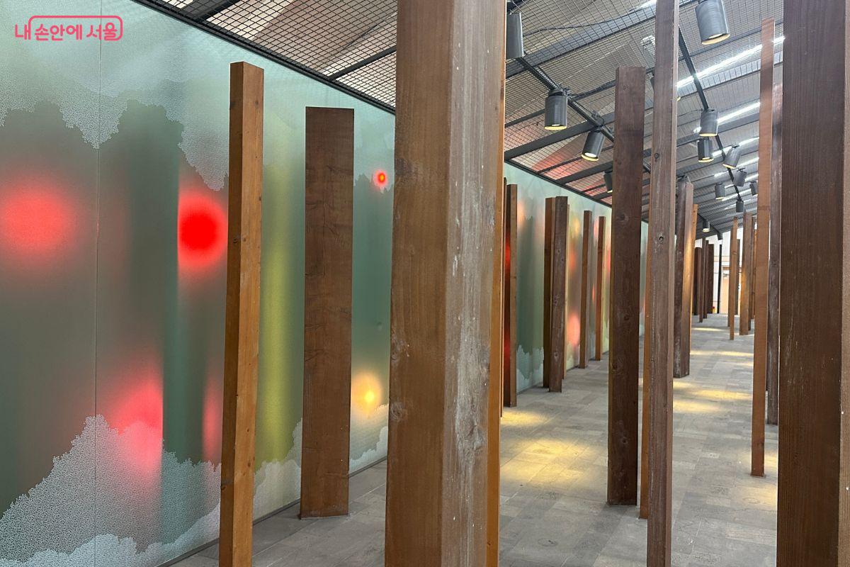 녹사평역에는 지하예술정원이 조성되어 있다. ©김재형