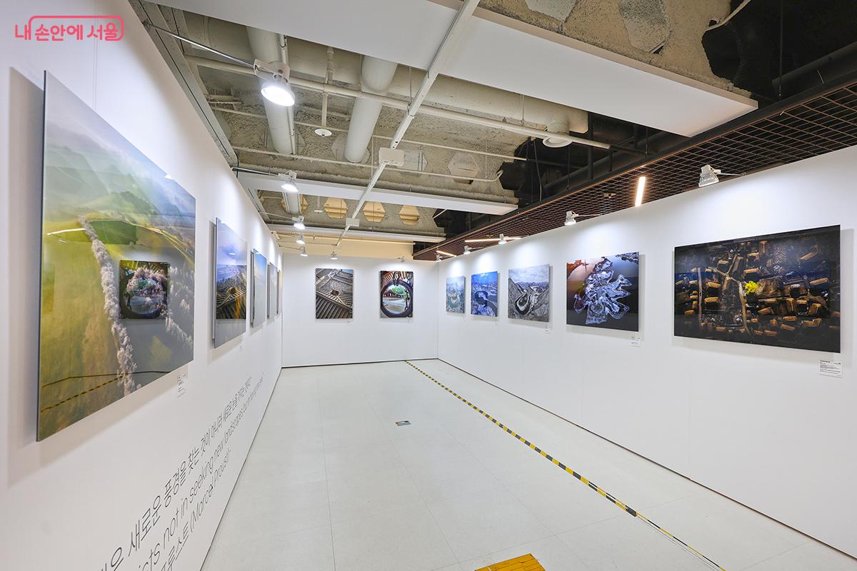 폰카, 디카, 드론 등 다양한 시선으로 담아 낸 사진 작품들 ©김주연